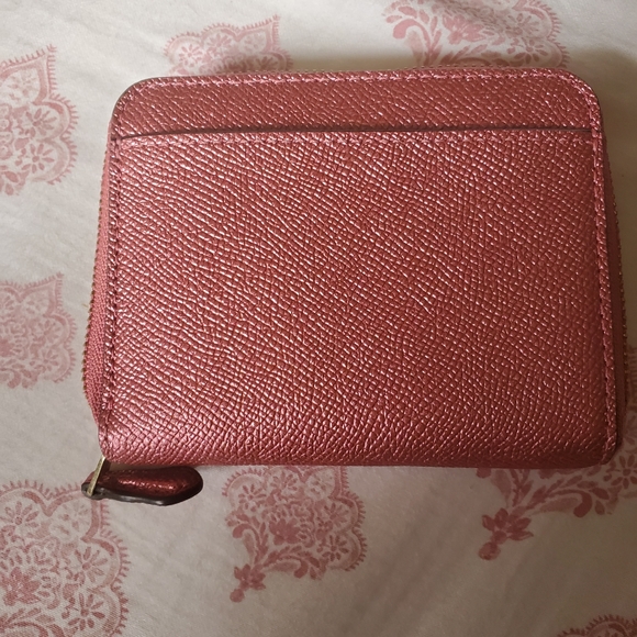 ✴️LIKE NEW✴️Coach zip wallet - Picture 2 of 3